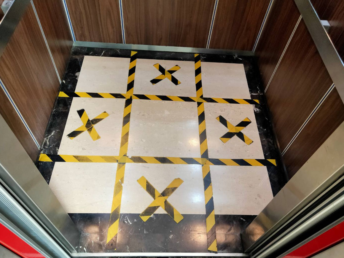 電梯九宮格管制-保持安全距離、禁止交談